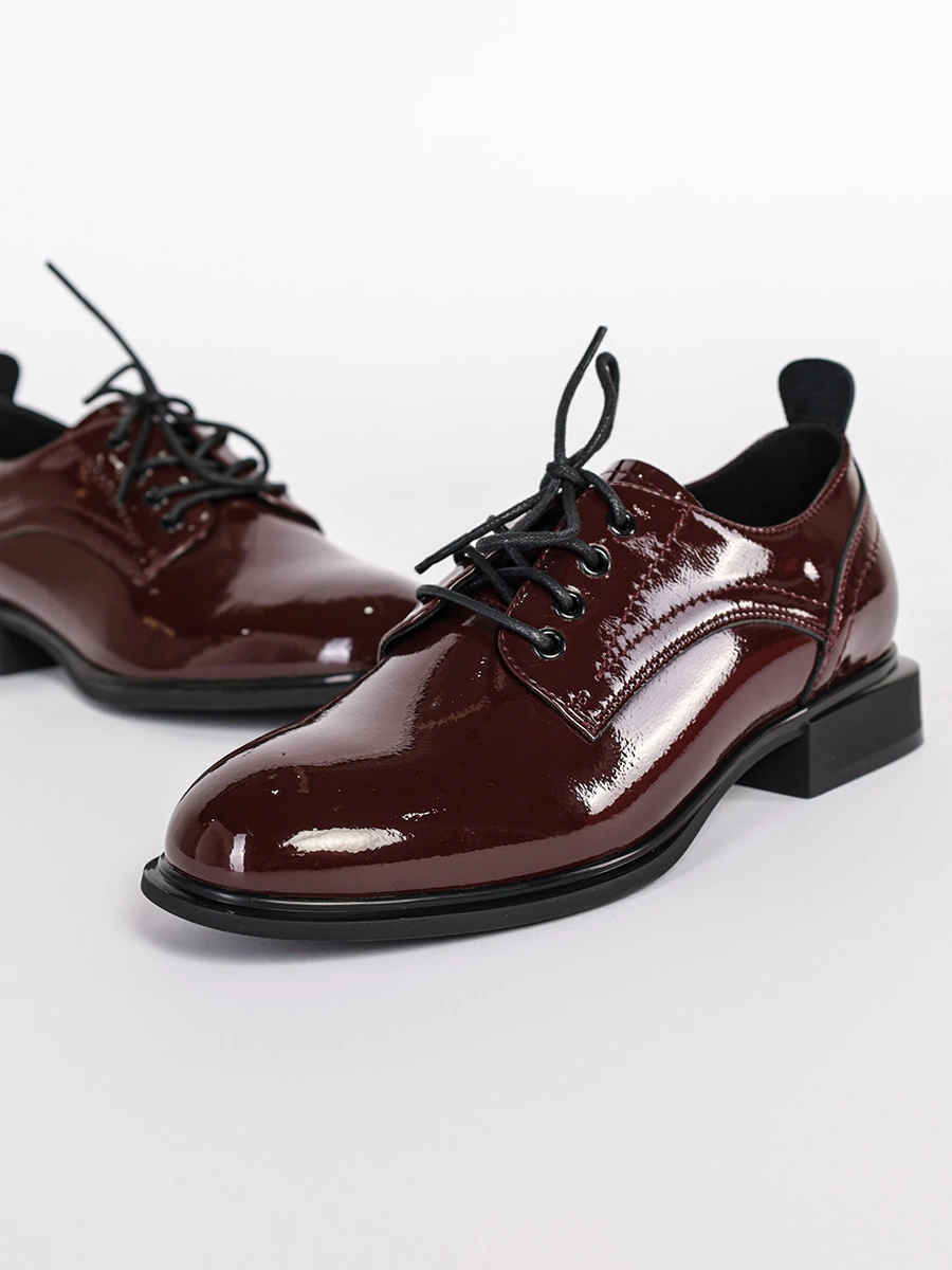 Туфли-дерби лакированные бордового цвета на низком каблуке